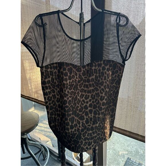 BEBE animal, print top with mesh-backing, unique top Lg, sexy runs small see pic - Picture 6 of 12